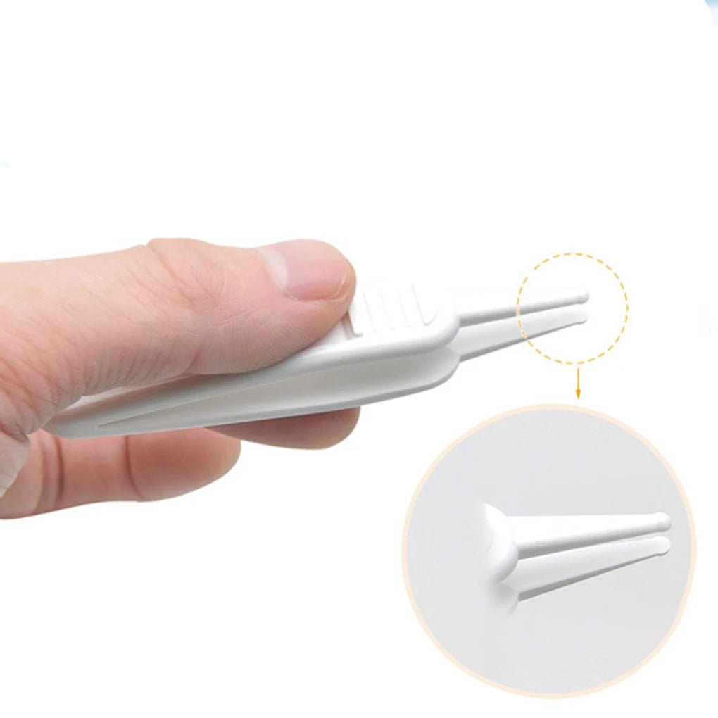 1/2/3/4pcs New Baby Safety Tweezers Plastic Tweezers Ear Nose Clean Nose Ears Dirty Baby Care