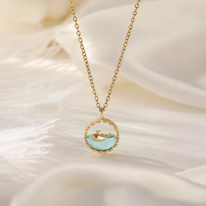 2023 Hot Selling Jewelry Shiny Zircon Decorated Sea Whale Round Pendant Necklace Women's Clavicle Chain Suitable for Daily Wear