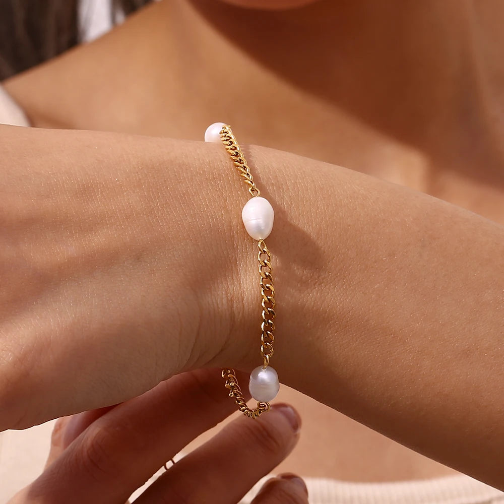 2023 New Elegant Ladies Freshwater Pearl Stainless Steel Cuban Chain Bracelets Bangles Chunky Water Resistant Pearl Bracelet