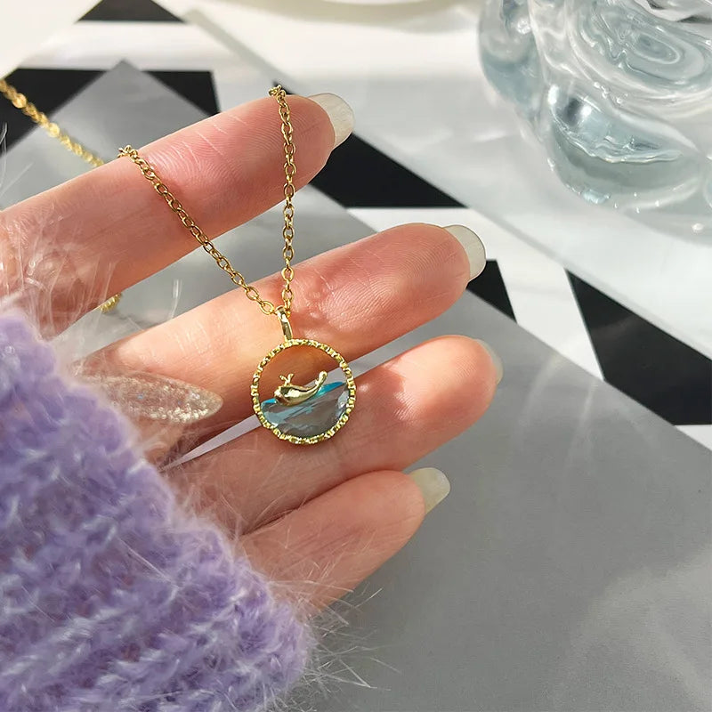 2023 Hot Selling Jewelry Shiny Zircon Decorated Sea Whale Round Pendant Necklace Women's Clavicle Chain Suitable for Daily Wear