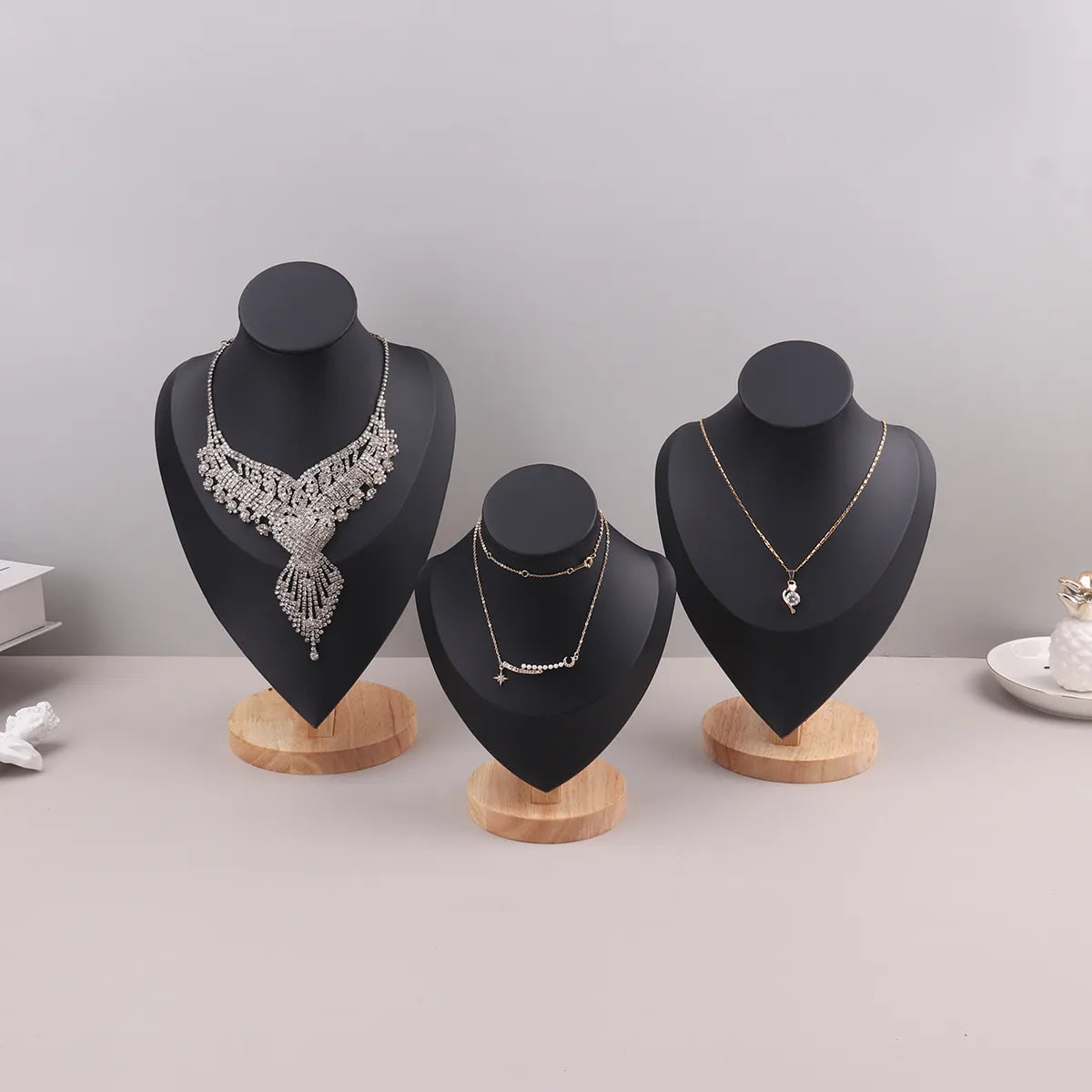 Velvet Portrait Necklace Display Pendant Organizer Jewelry Display Stand Jewelry Mannequin Bust Necklace Pendant Window Display